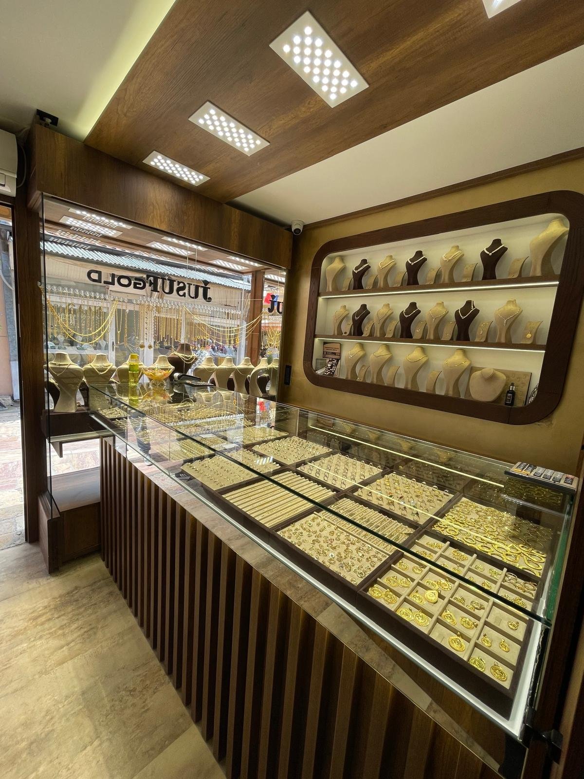Jusuf Gold Zyrë — detaj 4